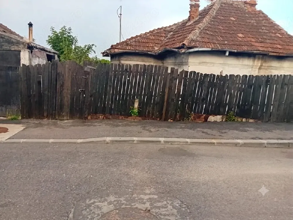 Casa 24.5 mp, Teren 500 mp intravilan, toate utilitățile la poartă,str. Aleea Potelu nr.23 - imagine 1