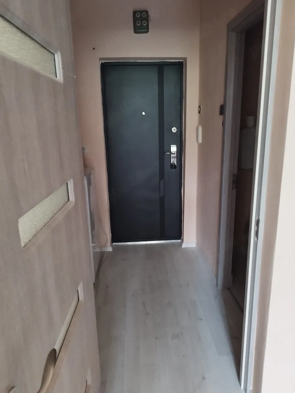Garsonieră de închiriat  nemobilat, 28 mp   Oradea, Rogerius - imagine 1