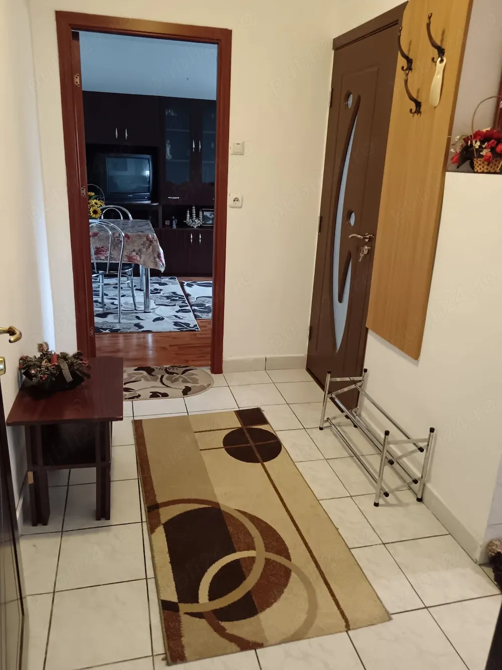 Dau in chirie apartament - imagine 1