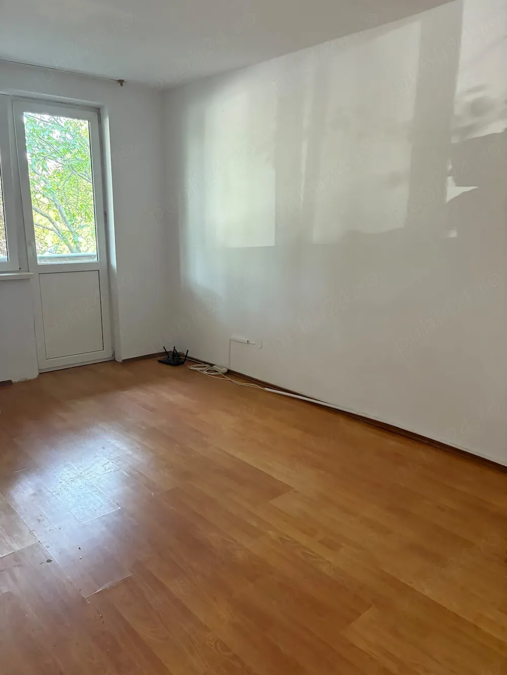 Inchiriez apartament 3 camere nemobilat pe termen lung pe B-dul Dacia - imagine 1