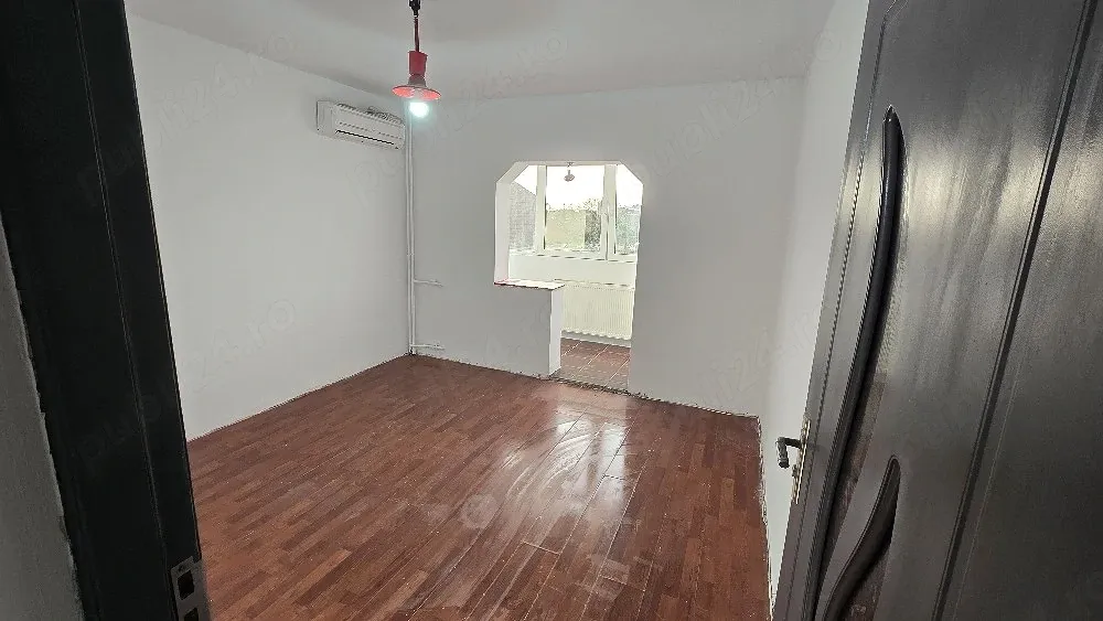 Ocazie! Apartament Spațios 3 Camere, 2 Băi, 3 Balcoane - Etaj 2, Zona Velenţa, Strada Şcoalelor, Ora - imagine 1