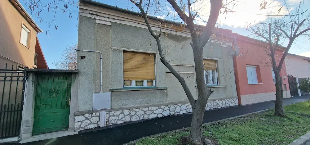Casa de vanzare in Oradea zona Cantemir (24 a). - imagine 1