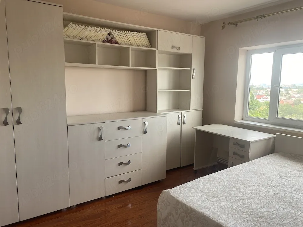 Apartament de închiriat 3 camere central