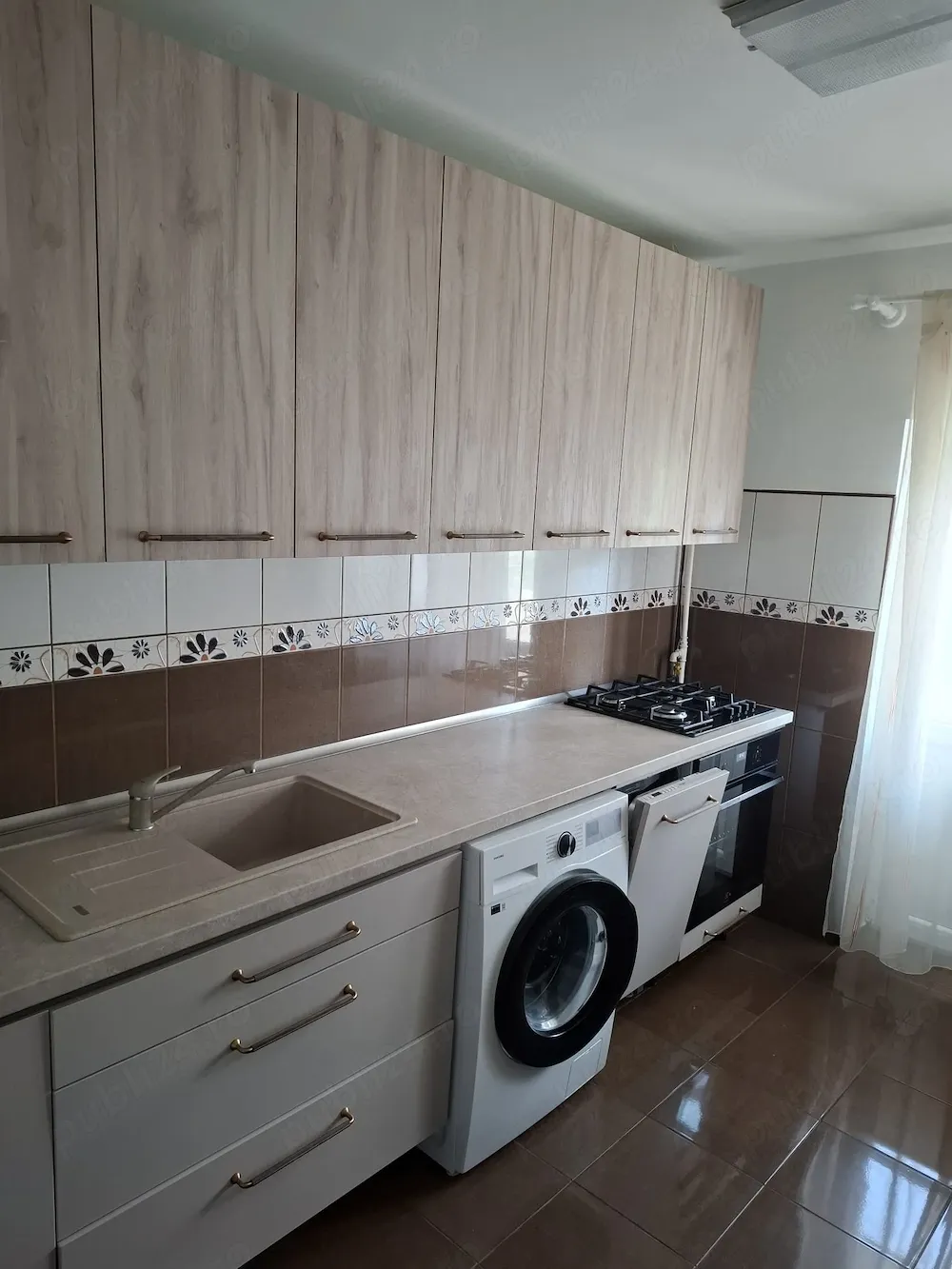 Proprietar - vând apartament 3 camere, suprafață utila 88 mp, str. Marasesti, semimobilat - imagine 1