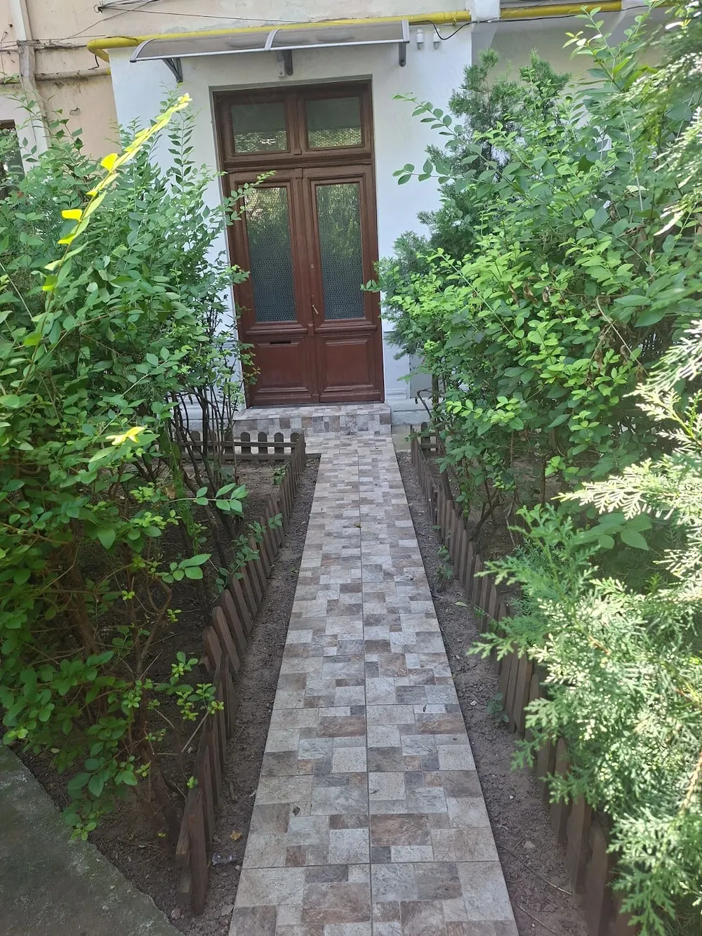 Piata Rosetti 2 camere parter in vila ideal birou parcare in curte curte - imagine 1