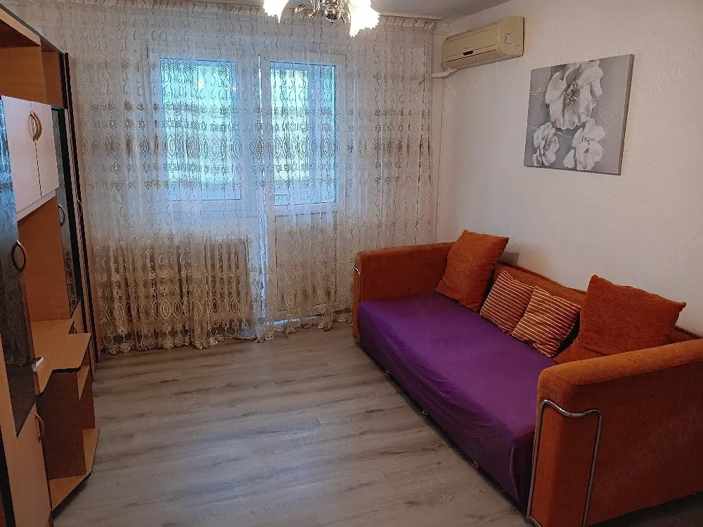 Proprietar inchiriez apartament 2 camere.