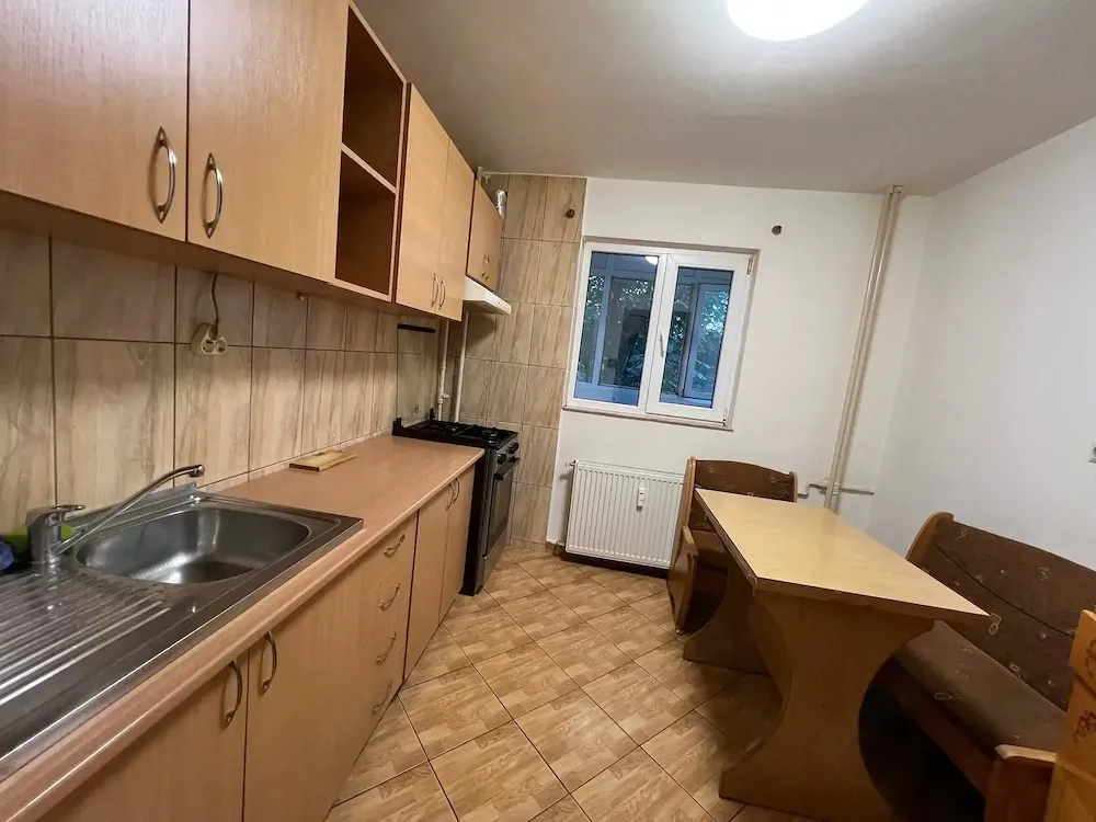 Închiriez Ap 3 camere - imagine 1