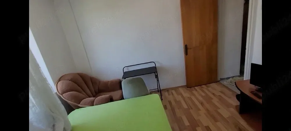 Caut coleg de apartament(student), Apartament 2 camere,Metrou1Decembrie, Aer Condiționat&Centrală