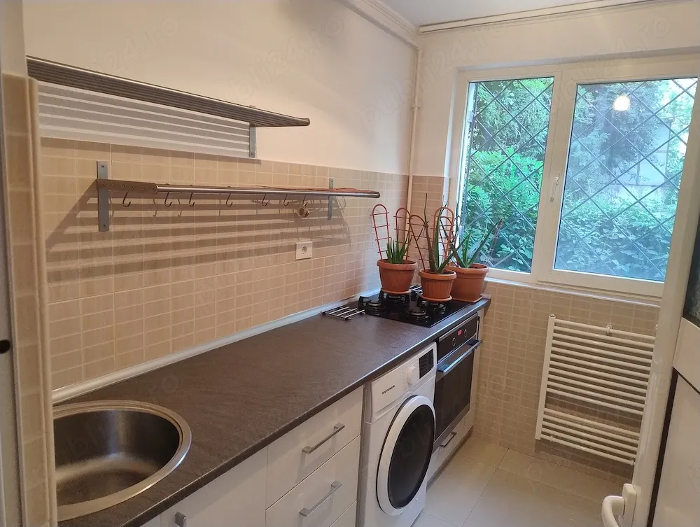 Garsoniera 30 mp finisaje lux mobilata 77.000 EUR (direct proprietar) bloc consolidat 2003