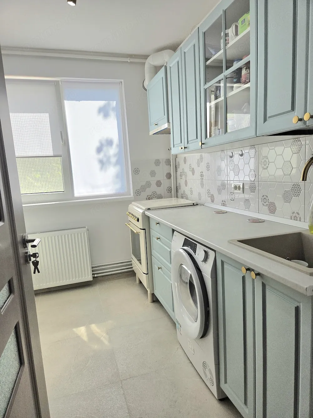 Direct proprietar,vand apartament 3 camere zona Titan - imagine 1