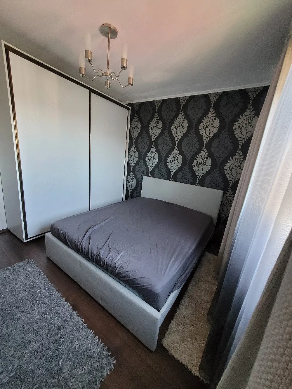 Închiriez apartament cu 2 camere, semi-decomandat, loc de parcare inclus, prima inchiriere