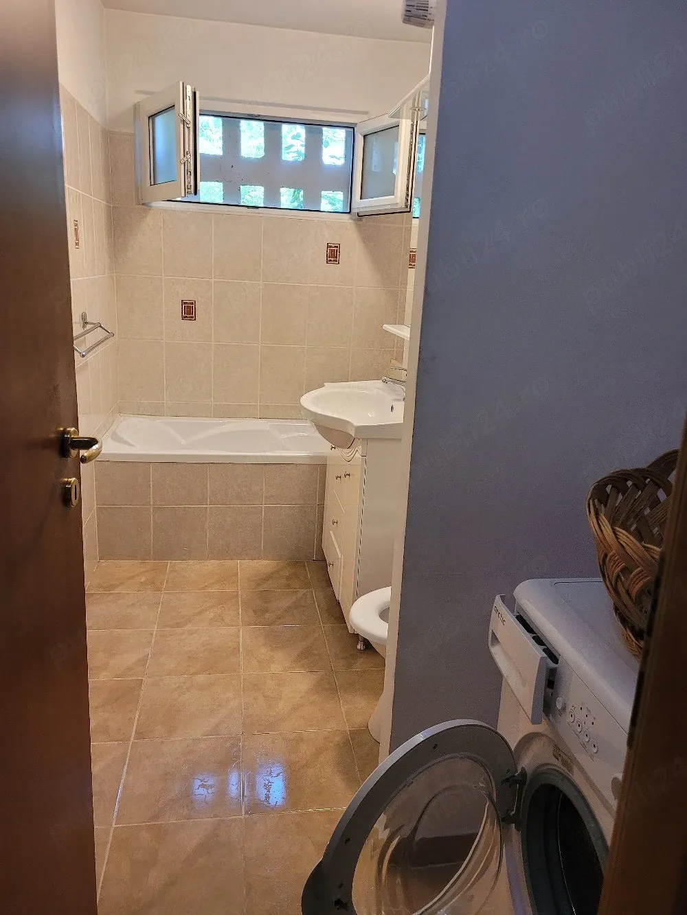 Inchiriez apartament 3 camere semidecomandat, P 4, Apusului, str Ghirlandei, Militari - imagine 1