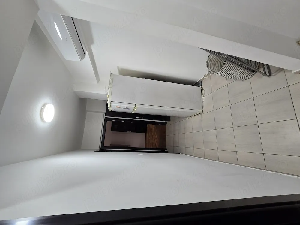 Inchiriez apartament 3 camere - imagine 1
