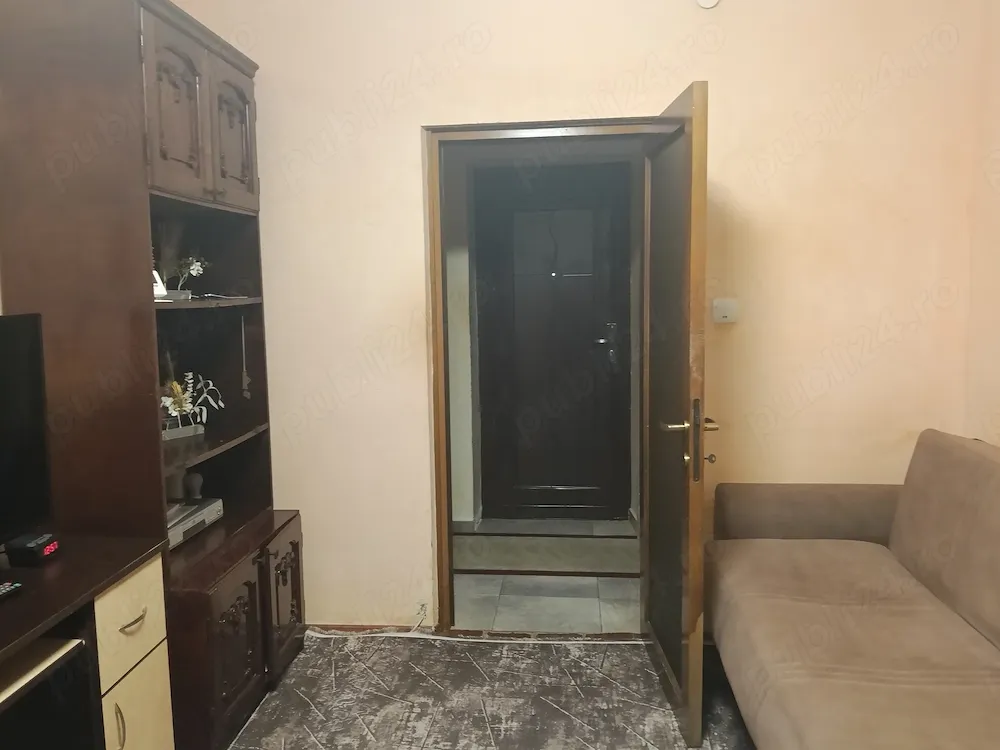Vând apartament decomandat 38 mp, preț 68.000