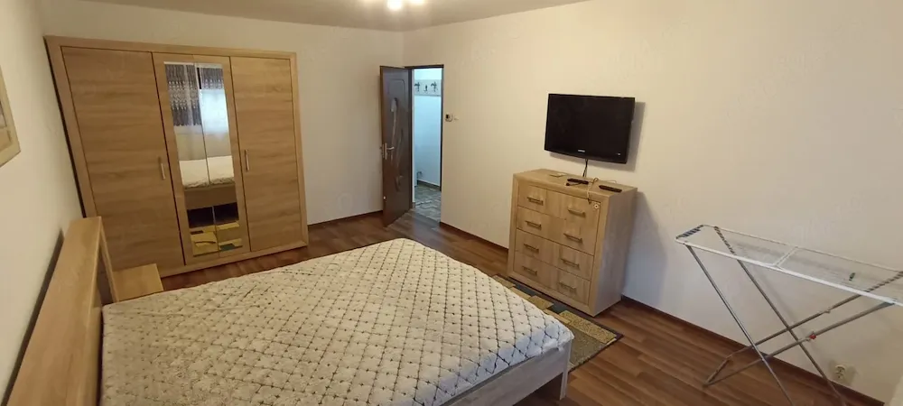 vand apartament cu 1 camera podu de fier - imagine 1