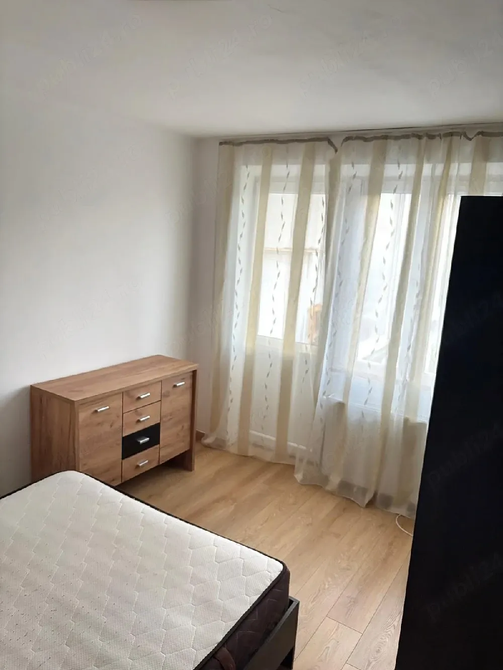 Apartament spațios și luminos cu 3 dormitoare și balcon închis