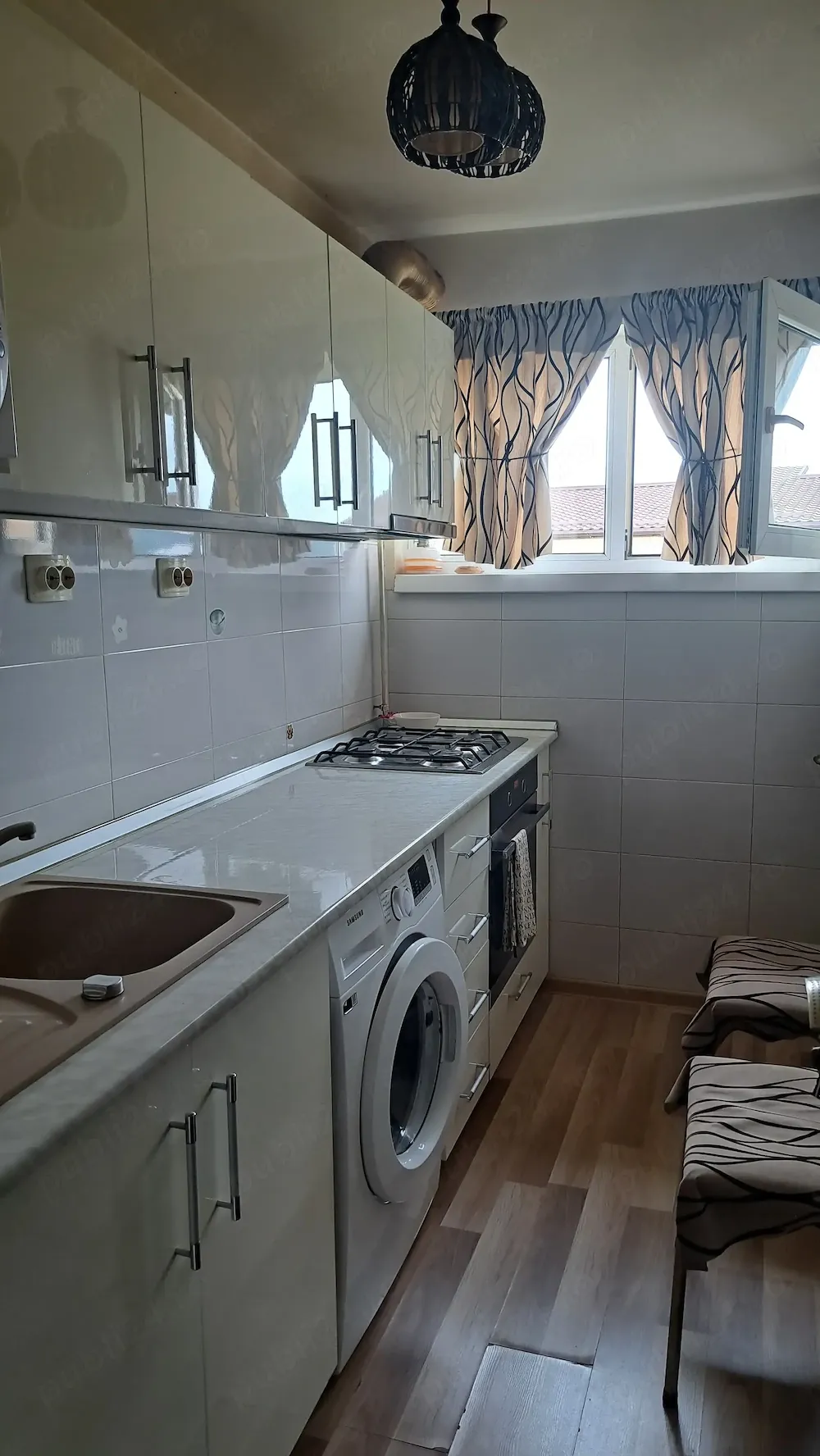 Vand apartament, 2 camere, Rm. Vâlcea, lângă piața Nord - imagine 1