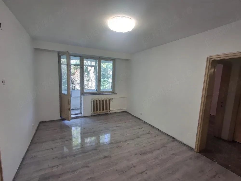 vând  apartament 2 camere semidecomandat etaj 1din 4