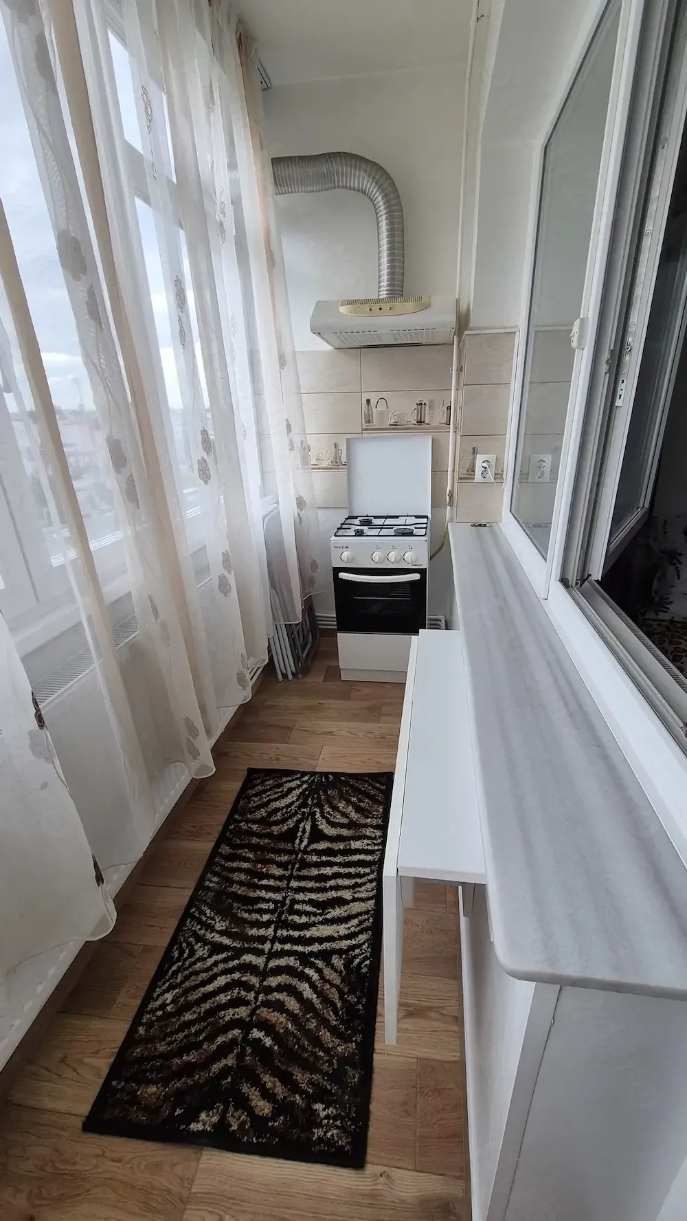 DE ÎNCHIRIAT! Apartament cu o cameră mobilat şi utilat, situat în cartierul Ţiglina 2 - imagine 1