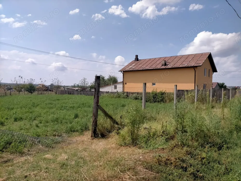 Vând teren zona ștrand colosseum