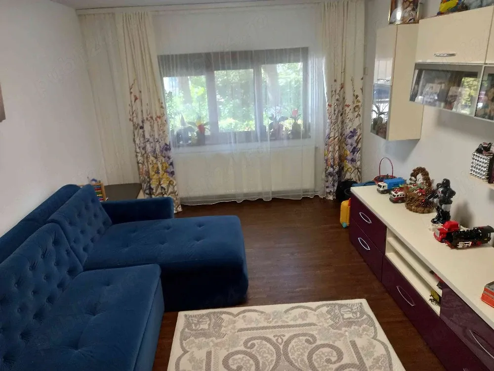 Vand apartament 3 camere decomandat