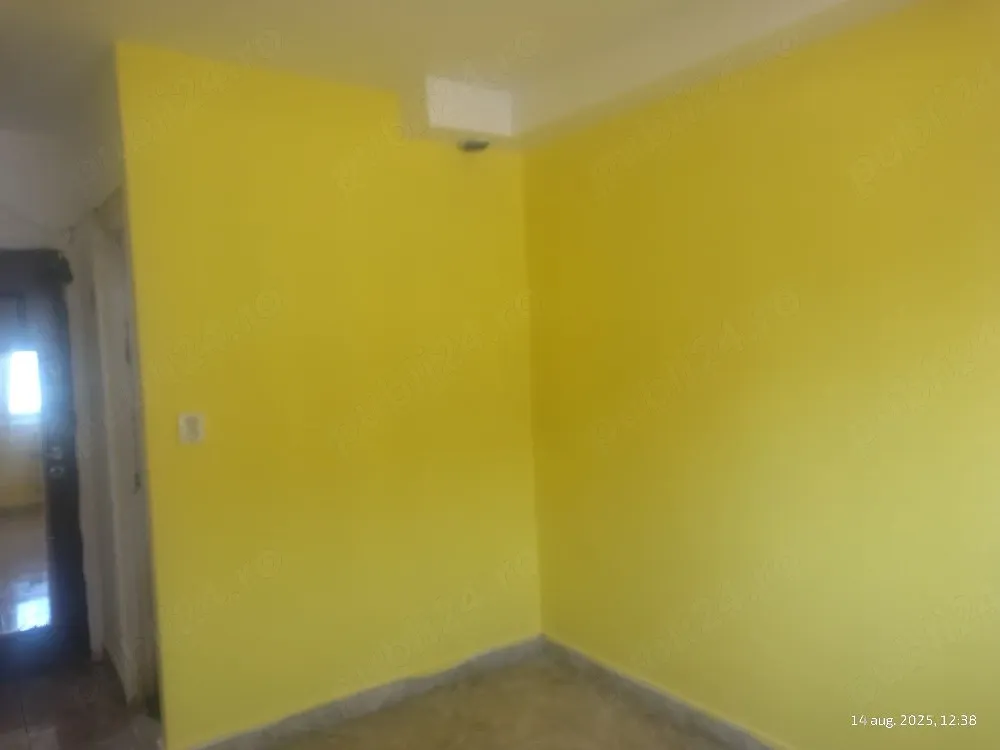 Vând Garsonieră etaj 2 pe strada stadionului la bazinul de înot - imagine 1