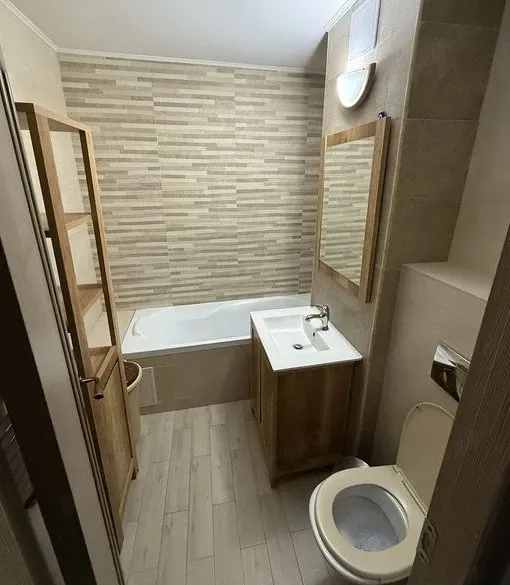 central in BACAU ofer in chirie un apartament decomandat cu 2 camere