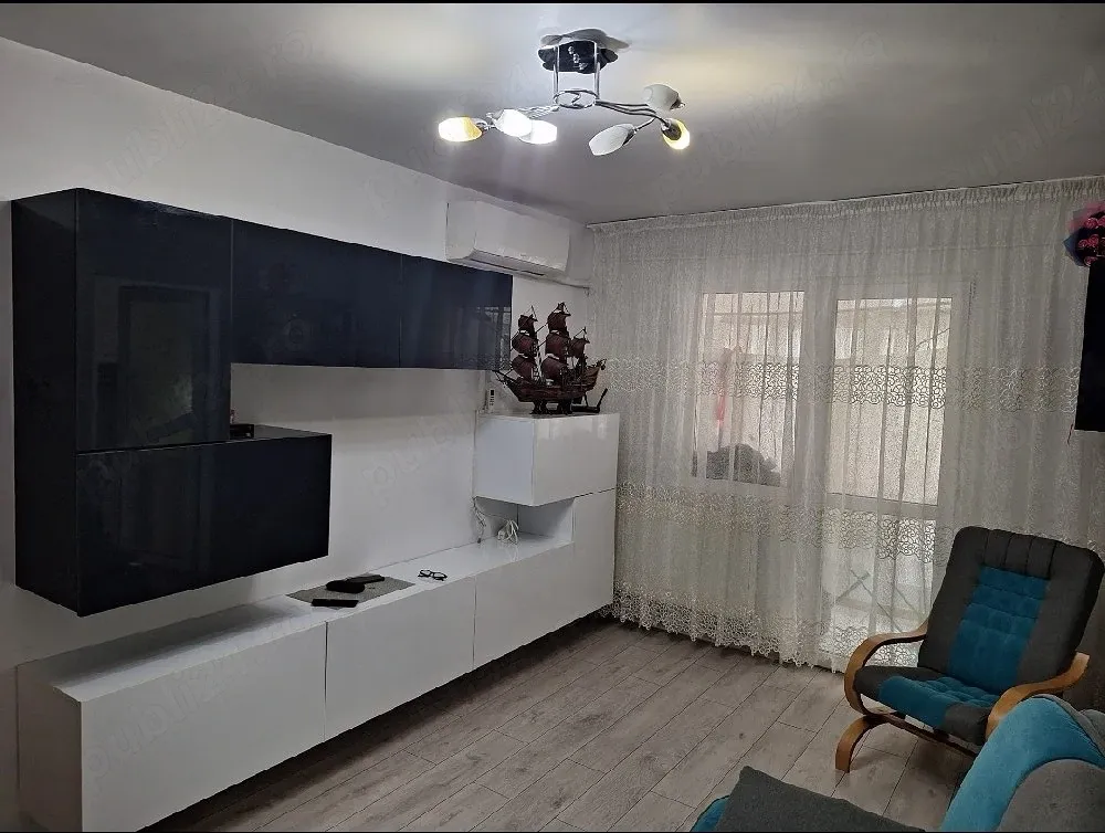 PROPRIETAR vand apartament 3 camere