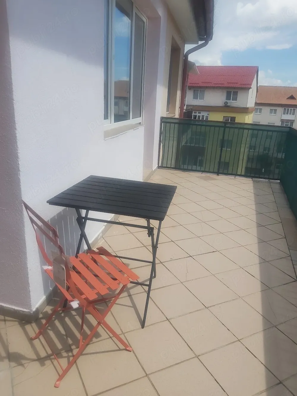 Persona fizică închiriez apartament 2 cam. Ştrand, etaj 4 5 cu lift, terasă generoasă, contract ANAF