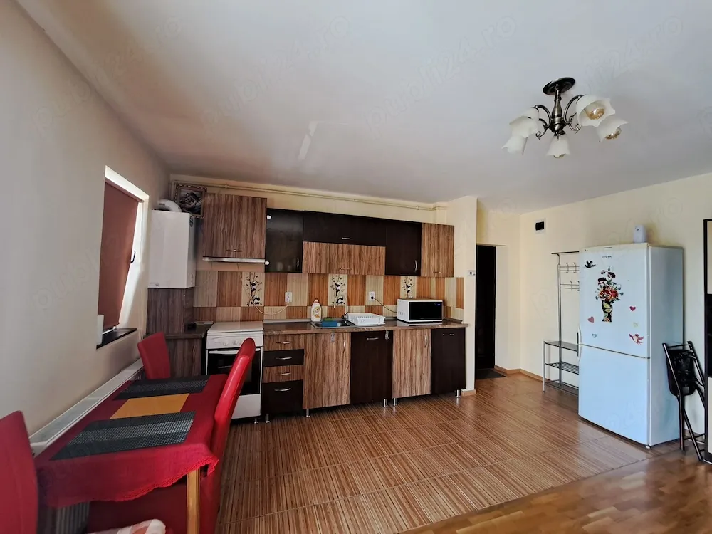 Apartament semidecomandat etajul 1