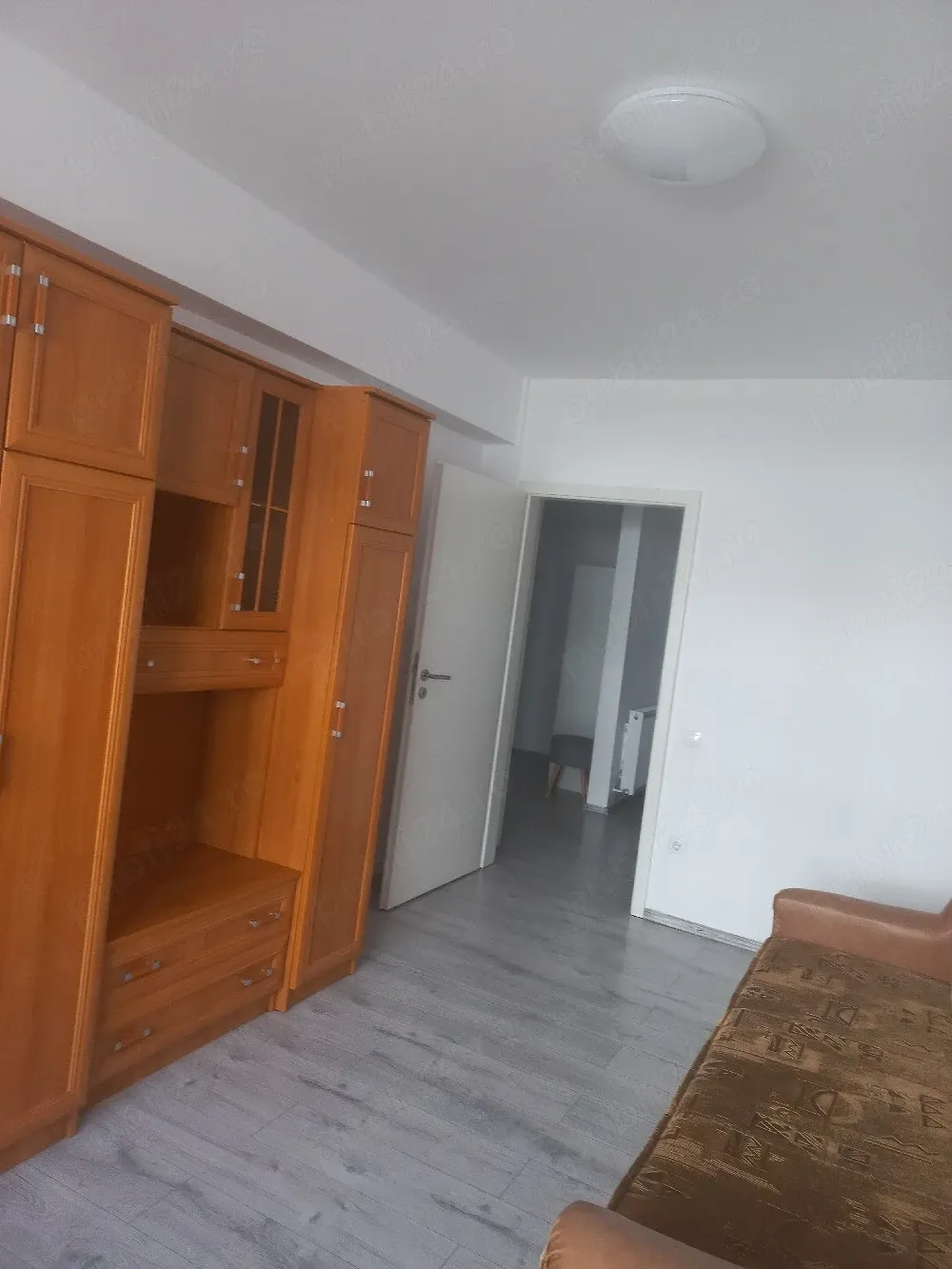 Inchiriem apartament 3 camere
