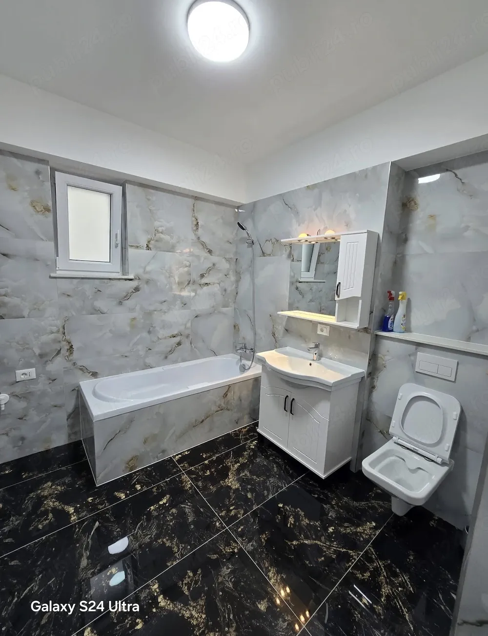 Apartament  imobiliare - garsoniere de închiriat Suceava, Strada Traian Vuia. - imagine 1
