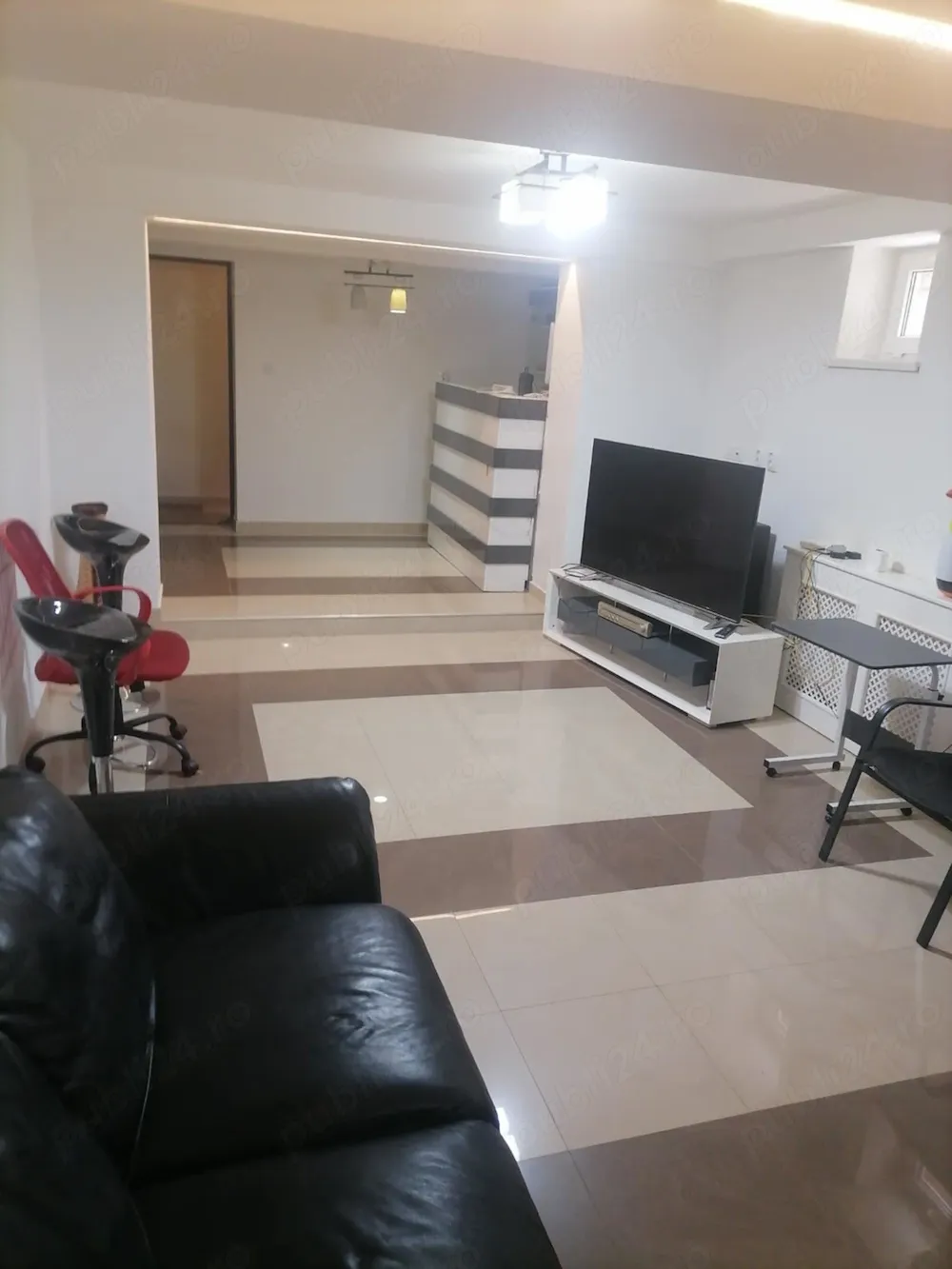 Vand inchiriez schimb apartament 76 mp, pretabil ca si sediu de firma