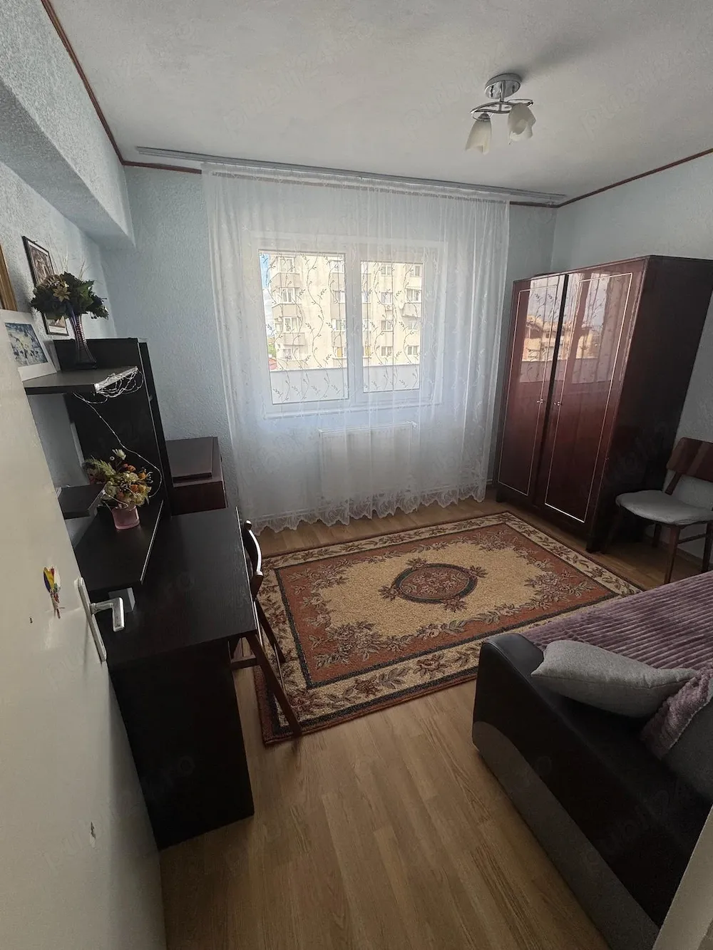 vând apartament 3 camere - imagine 1