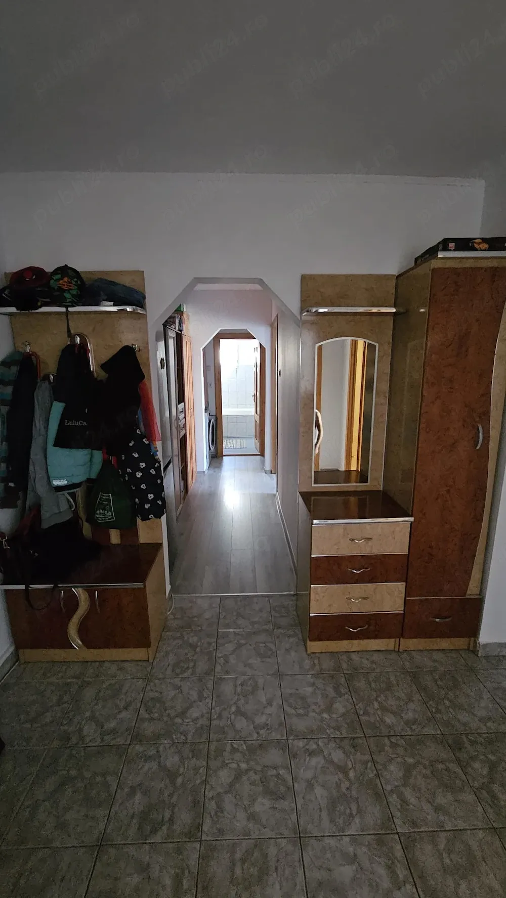 Vand apartament 3 camere in Obcini - imagine 1