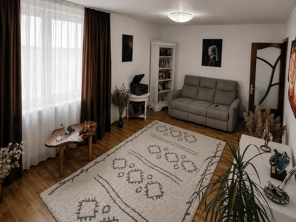 PROPRIETAR- vand ap 2 camere mobilat, cu boxa si loc parcare
