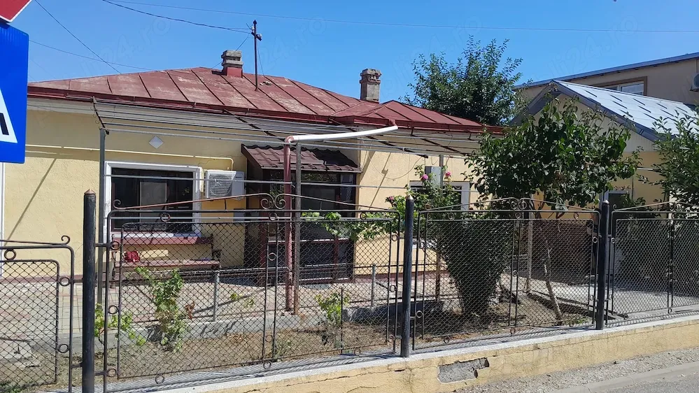 Casa cu teren- de vanzare