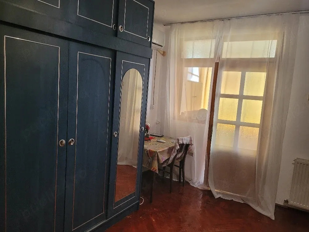 închiriez garsoniera