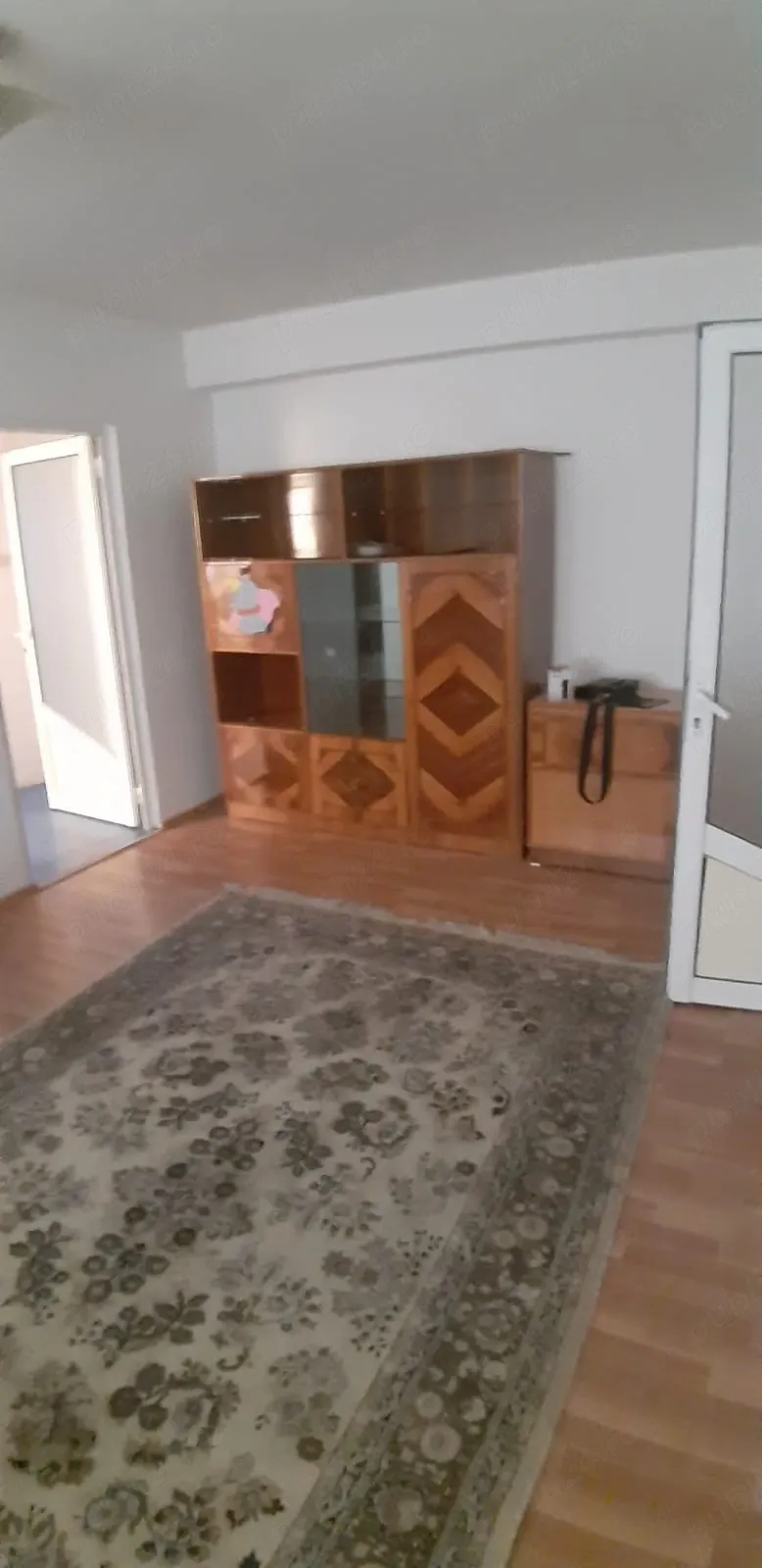 Inchiriez apartament 3 camere