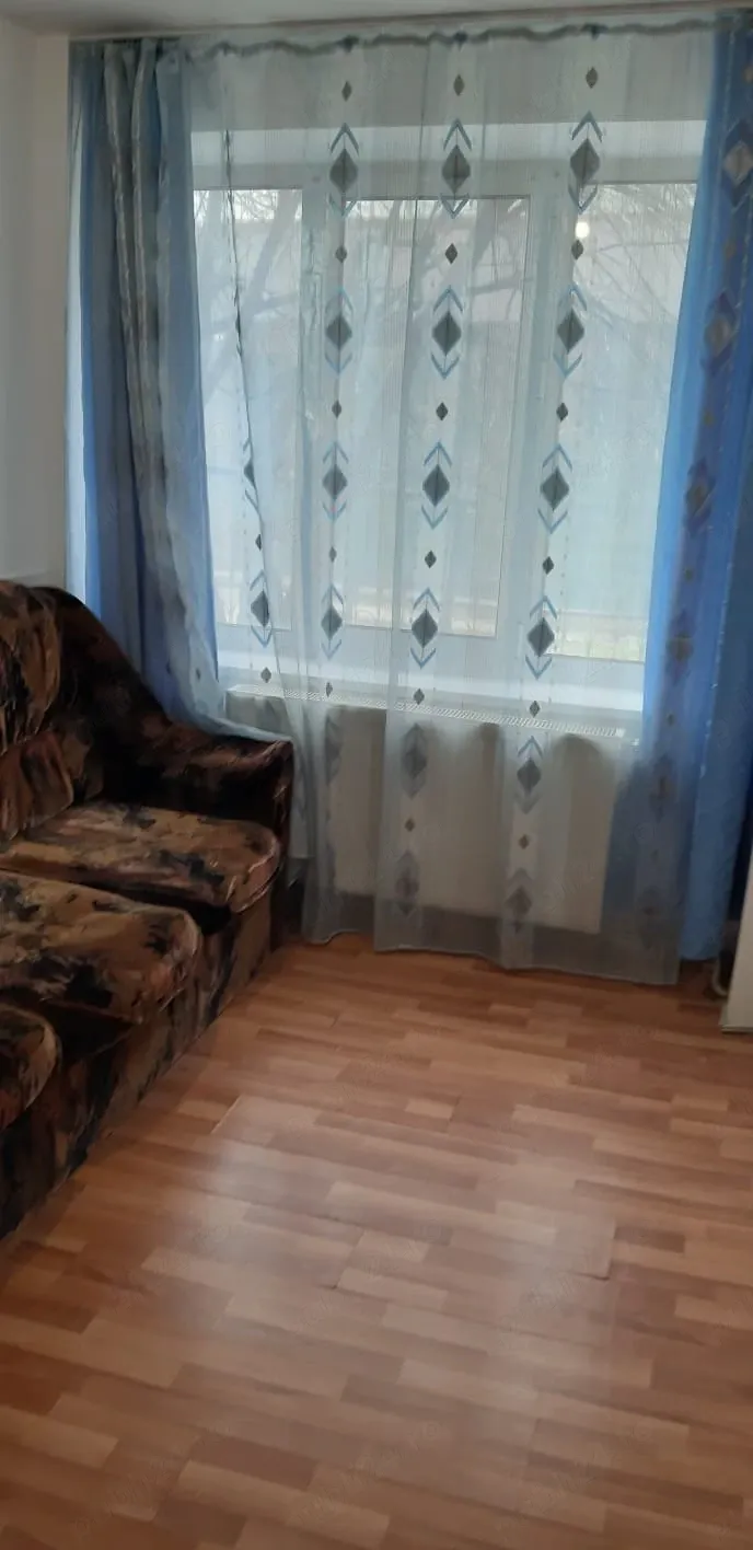 Inchiriez apartament 3 camere