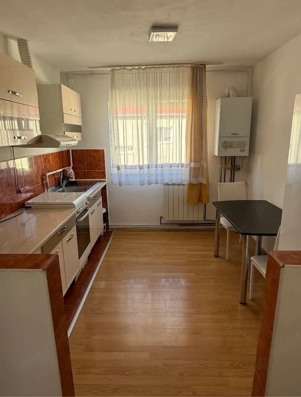 Apartament 2 camere, de inchiriat, zona Han-Lama