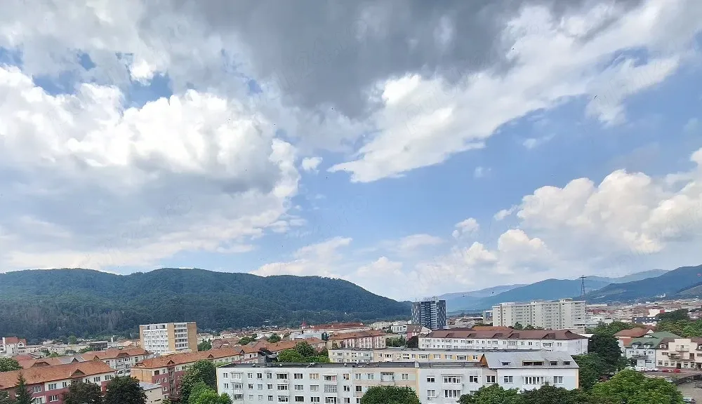Închiriez apartament 2 camere ultracentral Piatra Neamț - imagine 1