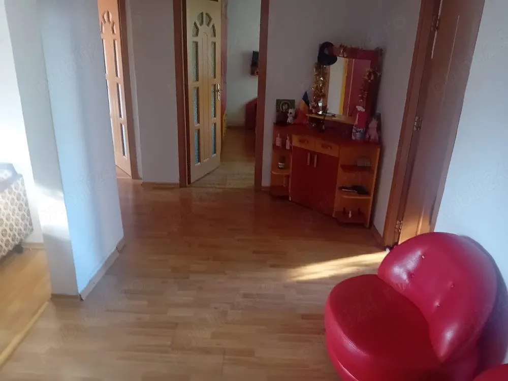 Ap 3 cam,80mp,la cheie ,balcon centrala ,ermopane,termoizolat - imagine 1