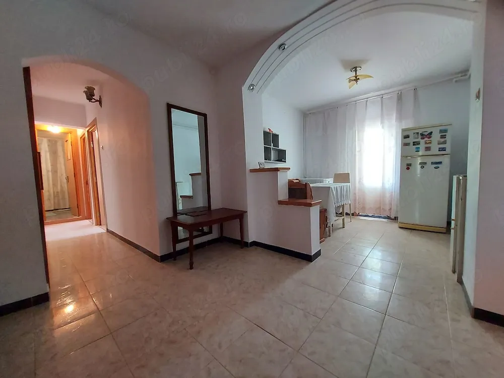 vanzare apartament 3  camere , etaj 3,  micro VI ,Targoviste - imagine 1