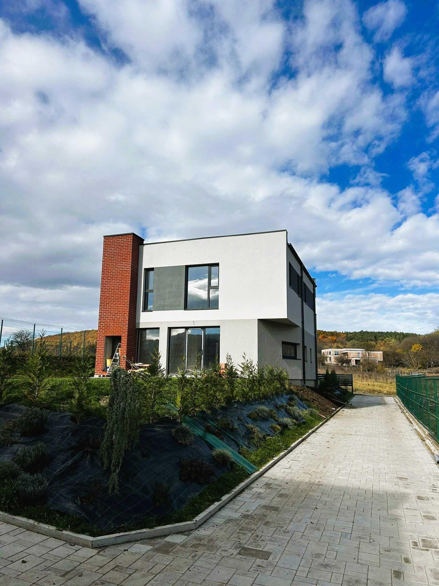 Proprietar vand Casa in BACIU ( langa SUN GARDEN Resort)