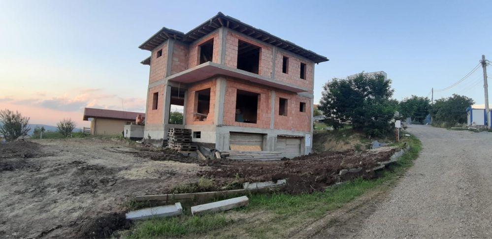 Casă S+P+E 340 mp | 691 mp teren | Dezmir | 2 min Mega Image | 209.000 €