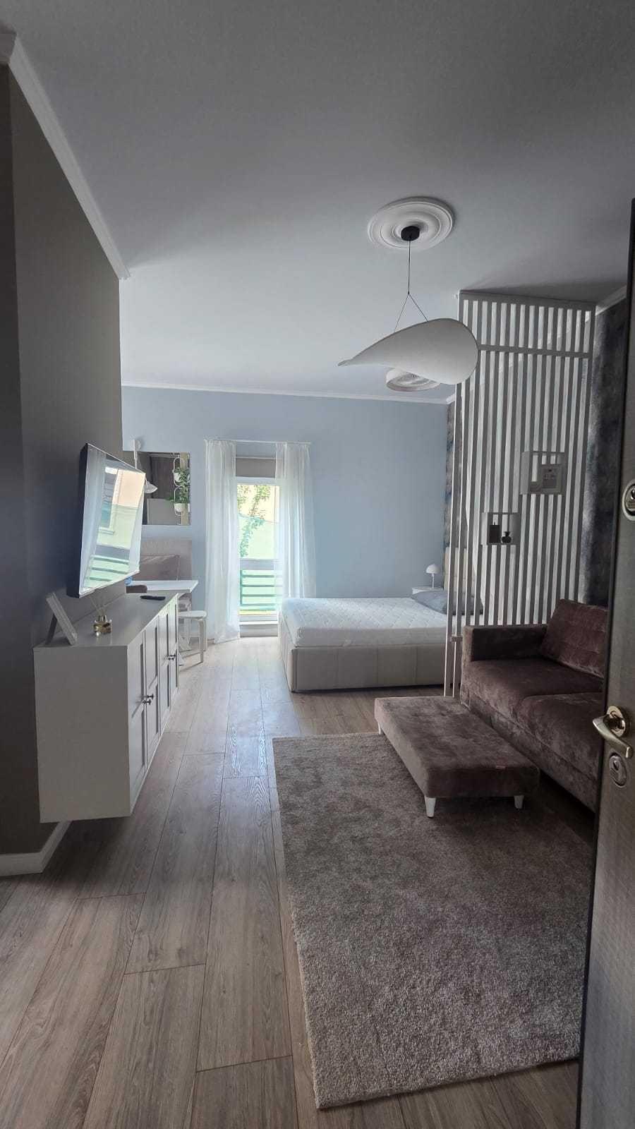 Studio premium de închiriat – 40 mp – grădină privată și parcare – Europa