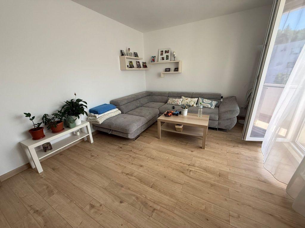 Închiriez apartament 4 camere decomandate 1 baie etaj 4/4 - imagine 1