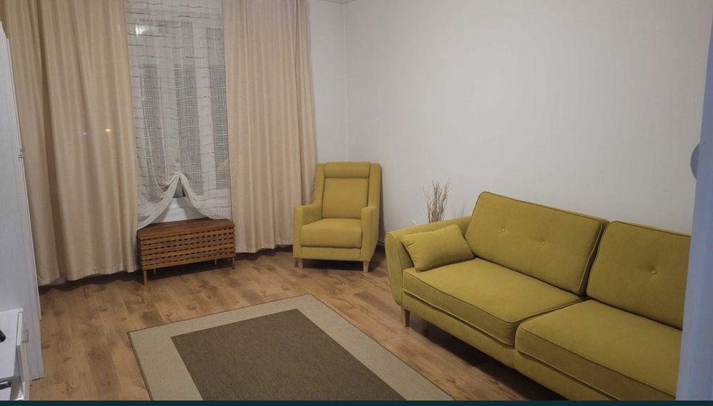 Proprietar, inchiriez garsoniera Dambu deasupra Postei etaj 2
