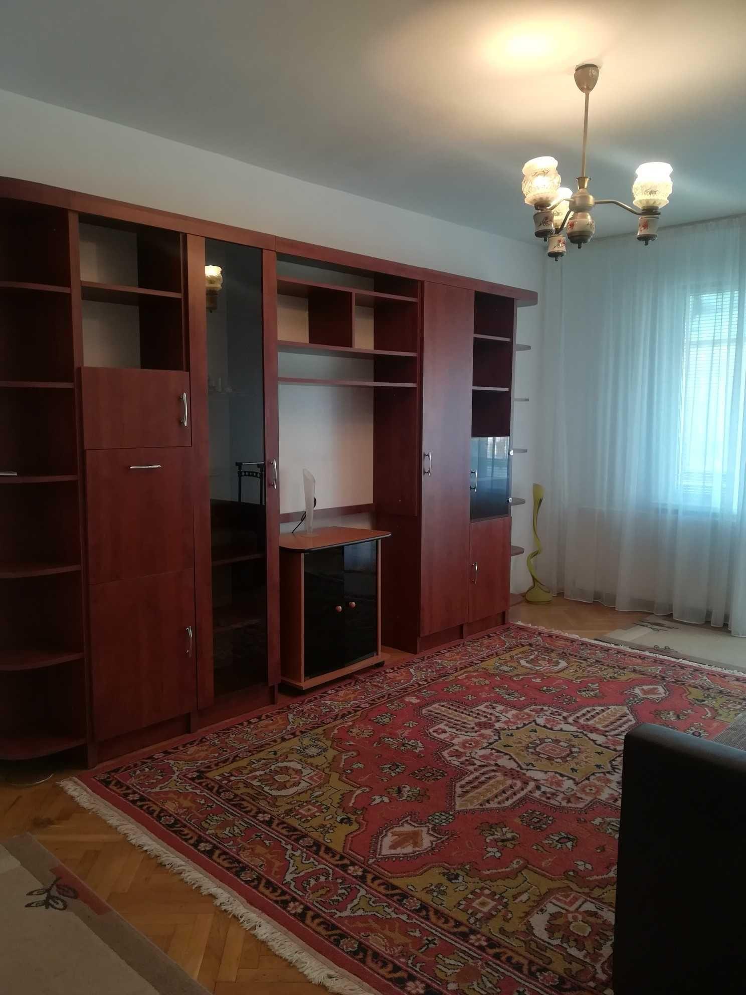 inchiriez apartament doua camere